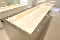 Vitrine de présentation de bijoux sur mesure verrouillable avec éclairage LED, présentoir de boutique de détail, pilier d'affichage OEM ODM pour vitrine