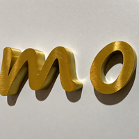 Panneau signalétique personnalisé en acier inoxydable brossé, lettres métalliques, étanche, pour publicité et décoration, par une entreprise spécialisée dans les enseignes métalliques