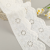 Dentelle en coton soluble dans l'eau à motifs floraux perforés de style Lolita pour la décoration textile de la maison et les accessoires vestimentaires