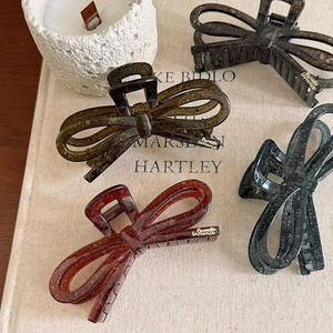 Nouvelle pince à cheveux creuse en forme de nœud, grande pince requin en plastique pour femmes, vente en gros - Product Image 3