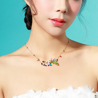 Collier ras-de-cou émaillé style forêt plaqué or 18 carats avec zircon, fleurs roses, coraux, abeilles, coccinelles - Série Rose Orientale pour Fête