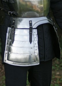 Plaques de poitrine et de dos personnalisables avec tassets, armure en acier du XVIe siècle fabriquée à la main, parfaite pour les créateurs de costumes et les expositions - Product Image 3