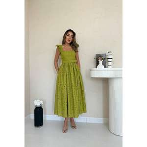 Vestido de Noche en Organza Bordado Verde Pistacho, Corte en A, Cuello Cuadrado, Cintura Natural, Hecho a Mano - Product Image 3