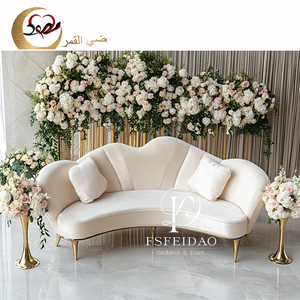 Sofá Moderno de Tres Plazas en Cuero Blanco con Diseño Acolchado para Salón, Salón de Banquetes, Apartamento u Hotel - Product Image 1