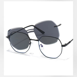 <span class=keywords><strong>Radisson</strong></span> Nuevo Juego de Gafas de Sol de una Pieza 7000, Color de Marco Azul/Rojo, Dos en Uno, Gafas para Mujer y Hombre, Incluye Gafas Magnéticas para Miopía - Product Image 5