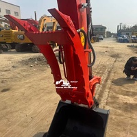 Excavadora de cadenas usada NOVUS KX080 8T con motor y sistema hidráulico confiables, ideal para excavación y demolición en la construcción.