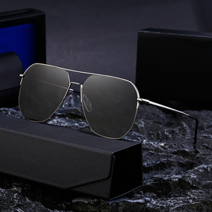 Gafas de sol polarizadas de nailon personalizadas para hombre, montura metálica, protección UV400, estilo Instagram. - Product Image 4