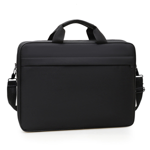 6698 Porte-documents en cuir sur mesure pour homme, design de luxe à porter en bandoulière - Product Image 4