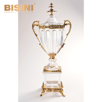 Vase en laiton avec trophées à grande ouverture en cristal italien et cuivre