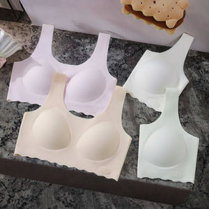 Sujetador inalámbrico de nailon sólido de una pieza, fino, con soporte superior cómodo para adolescentes, efecto push-up, con logo en la copa. - Product Image 3