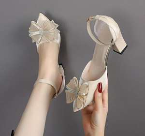 Nouvelles sandales de mariée à talons hauts, à bout pointu, à bride droite ajourée, avec nœud en strass, confortables pour les pieds - Product Image 2