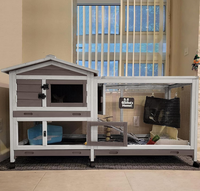Cage à lapins moderne en bois de 62 pouces avec roues, toit imperméable et 3 plateaux profonds – Idéale pour salon, cochon d'Inde, poulet