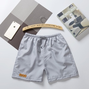 Shorts de sport de basketball pour hommes, design OEM, cordon de serrage, couleur unie, tissu en maille personnalisé, shorts d'entraînement pour la course à pied pour hommes - Product Image 3