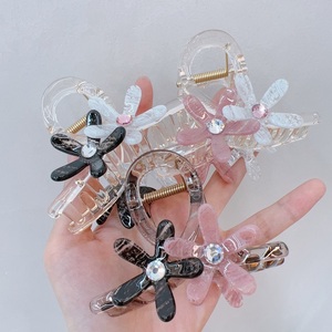 Horquilla de tiburón de moda coreana para mujer, 8cm, cola de caballo con flor blanca y negra, pinzas para el pelo, joyería para el cabello para niñas dulces, pinzas para la mandíbula - Product Image 2