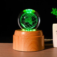 Veilleuse LED rotative 3D avec motif sculpté à l'intérieur, ornement lumineux à lueur chaude, cadeau décoratif