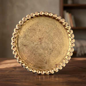Assiette décorative ronde vintage en métal fait main avec motif végétal gravé pour cadeaux - Product Image 2