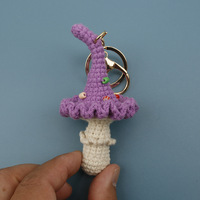 Porte-clés unique en forme de champignon au crochet, breloque pour sac, pendentif en fil tricoté, figurine de champignon en crochet