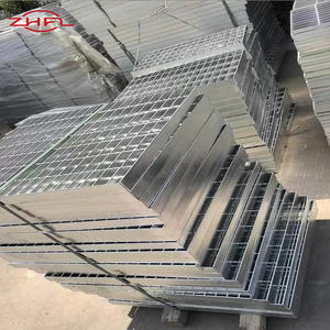 Grille de passage en acier soudé durable en acier au carbone, type marchepied, pour applications industrielles de soudage par pression de métaux, 6 mm, avec système de chargement sécurisé - Product Image 1