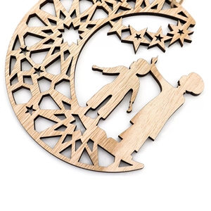 ของตกแต่งรอมฎอนรูปพระจันทร์และดาวทำจากไม้ ดีไซน์ศิลปะ พร้อมฉากฉลุลายละเอียดอ่อน แสดงชีวิตอิสลาม รวมถึงเด็กและผู้ใหญ่ สำหรับตกแต่งผนัง - Product Image 5