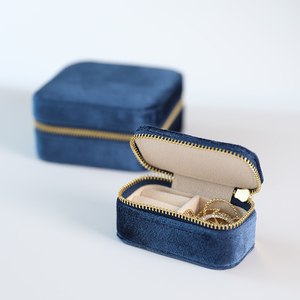 Boîte de rangement à bijoux portable en velours miniature avec logo personnalisé, étui à bagues, boîte à bijoux de voyage en velours italien, petite boîte à bijoux de voyage - Product Image 3