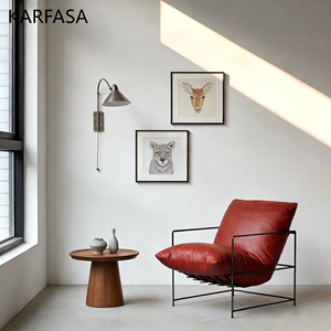 Fauteuil d'appoint moderne et rétro en cuir rembourré avec structure en fer, confortable et de haute qualité, couleur personnalisable pour la maison ou le bureau - Product Image 1