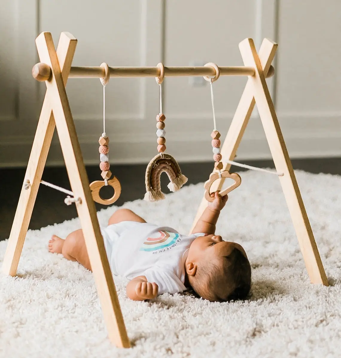 Westshore Opvouwbare <span class=keywords><strong>Baby</strong></span> Play Gym Frame Activiteit Gym Met 3 Houten <span class=keywords><strong>Baby</strong></span> Tandjes Speelgoed Montessori <span class=keywords><strong>Baby</strong></span> Activiteit Gym Nursery Decor