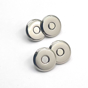 כפתור מגנטי דו-צדדי 18 מ\\\"מ בצורת פרפר, משטח חלק עם כפתור מגנטי משובץ - Product Image 1