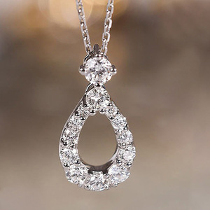 Collana con Ciondolo Geometrico a Goccia Cava per Donne, Elegante Gioiello di Moda per Uso Quotidiano, Idea Regalo - Product Image 1