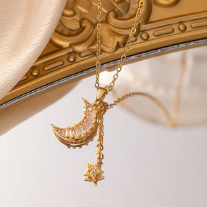 NS1436 Pendentif en acier inoxydable plaqué or 18 ct avec croissant de lune et étoile planète Collier céleste pour femme - Product Image 4