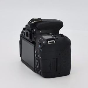 กล้อง Canon EOS 77D DSLR มือสอง ราคาดี พร้อมหน้าจอสัมผัสแบบพลิกได้, WiFi ในตัว, ความละเอียด 24.2MP, ตัวกล้องอย่างเดียว ไม่รวมเลนส์ - Product Image 5
