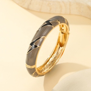 ขายส่งกำไลข้อมือเคลือบอีนาเมลสีสายฟ้าขายดีที่สุดกำไลข้อมือโลหะผสมสีสันสดใสแบบลงยาหยดสุดครีเอทและเครื่องประดับคุณภาพระดับไฮเอนด์ - Product Image 6
