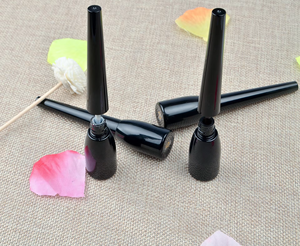Fabricant OEM Garanti – Stylo <span class=keywords><strong>Eyeliner</strong></span> <span class=keywords><strong>Liquide</strong></span> <span class=keywords><strong>Noir</strong></span> Épais et Imperméable, Ingrédients Chimiques de Haute Qualité, Étiquetage Personnalisé - Product Image 4