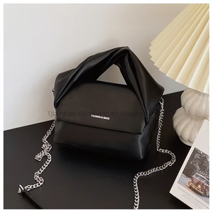Hot Selling Designer PU Leather Pleated Hand Held Handle Chain Women Shoulder Crossbody Bag Fashionable Texture - Product Image 5