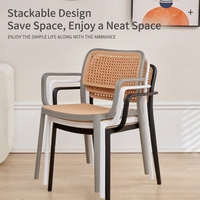 Chaise de salle à manger moderne MULIGNA en plastique PP de style nordique, fauteuil imperméable avec dossier et assise en faux rotin pour jardin, café, restaurant