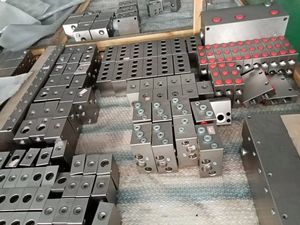 Bloc hydraulique standard CEX avec port traversant et port pour manomètre, fabriqué en Chine, prix compétitif, délai de livraison rapide, haute qualité - Product Image 2