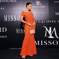 Robe de soirée sirène longue et élégante pour femme, à sequins orange, asymétrique à une épaule, sans manches, avec volants, style moulant, pour bal de promo