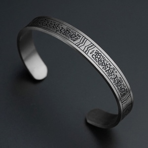 Ensemble de bijoux personnalisé en acier inoxydable pour hommes et femmes, bracelets ajustables noirs et argentés, bracelet ouvert - Product Image 4