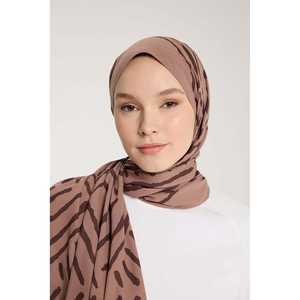 Écharpe en soie Pure Tone avec motif en V, couleur café au lait - Product Image 1