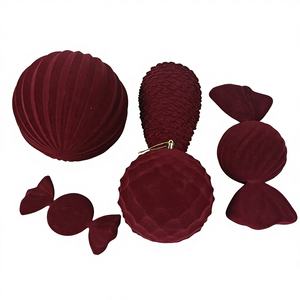 Bolas de Navidad Grandes de Terciopelo Rojo, Verde y Marrón, Bolas de Navidad de Terciopelo Flocado de 15 Pulgadas, Adornos Colgantes para Árbol - Product Image 1