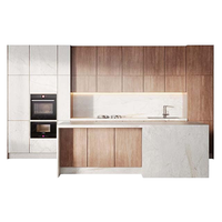Lemari Dapur Modern Minimalis Efek Marmer Tanpa Gagang, Kabinet Dapur Modular Kustom dengan Pulau Model Air Terjun dan Motif Kayu