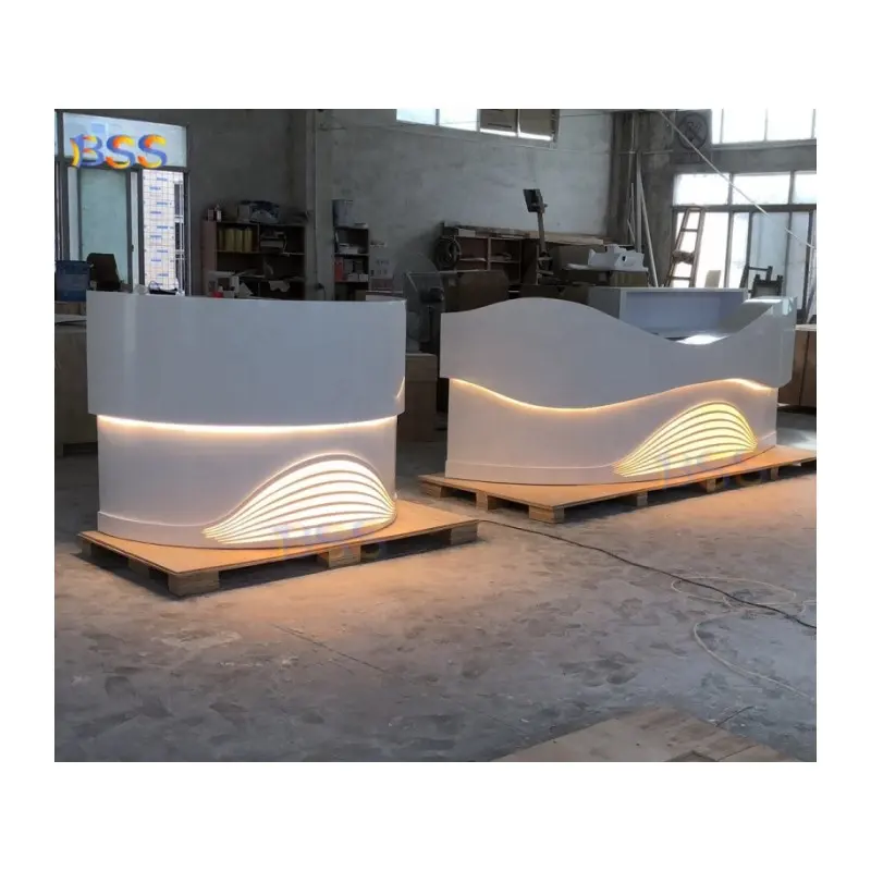 Özel ön resepsiyon bankosu büro masa fiyatı küçük LED beyaz Corian kavisli güzellik salonu Spa tasarım Modern resepsiyon masası