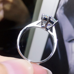 Anello di Fidanzamento Classico a Sei Punte con Zirconi per Donne, Elegante Gioiello da Matrimonio - Product Image 4