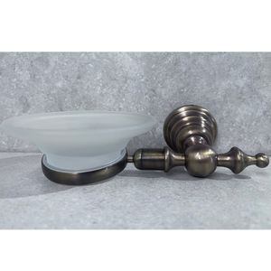 Elegante Jabonera con Soporte de Latón Cepillado, Vidrio Satinado, Diseño Clásico Redondeado para un Toque Sofisticado y Atemporal en Cualquier Baño - Product Image 2