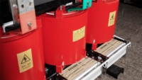 Transformateur de distribution de puissance immergé dans l'huile série S11 300 kVA 10 kV 400 V, bobinage entièrement en cuivre à faible perte, triple enroulement