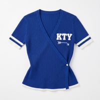 Aktuell im Trend: Übergrößen-Damenbluse mit Rippenmuster, Party-Crossover-Ausschnitt, Varsity-Buchstaben-Design, Kurzarm-Pullover-Top