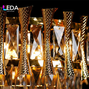 LEDA Support à Fleurs Métallique Doré Luxueux et Élégant avec Plaque de Cristal, Centres de Table de Mariage pour Décoration Intérieure et Fournitures de Fête - Product Image 2