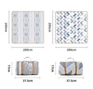 Tapete de Picnic Plegable Impermeable HISPEED, Material XPE, Diseño a Cuadros, Personalizable, 2x2m, Grueso, Antiarena, para Picnic y Barbacoa - Product Image 3