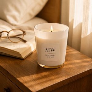 Bougie parfumée minimaliste MW en verre givré à mèche unique pour la décoration intérieure - Product Image 2