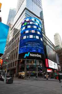 Ensemble multifonctionnel en laiton <span class=keywords><strong>de</strong></span> cinq pièces : Pommeau <span class=keywords><strong>de</strong></span> <span class=keywords><strong>douche</strong></span> mural fixe massant, Robinets thermostatiques brossés, <span class=keywords><strong>Douche</strong></span> <span class=keywords><strong>de</strong></span> <span class=keywords><strong>plafond</strong></span> effet pluie - Product Image 4