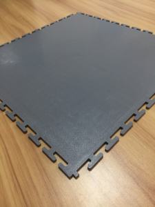 Revêtement de sol de garage en PVC moderne, écologique, à emboîtement, imperméable, souple, durable et sûr pour les garages - Product Image 4